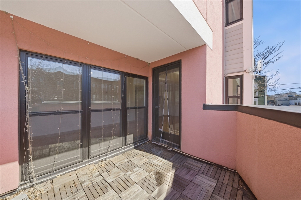 60 R Gibson Street, Unit B1 Boston, MA 02122 - Photo 24 of 28