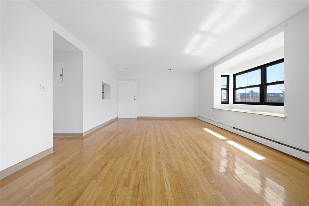 60 R Gibson Street, Unit B1 Boston, MA 02122 - Photo 10 of 28