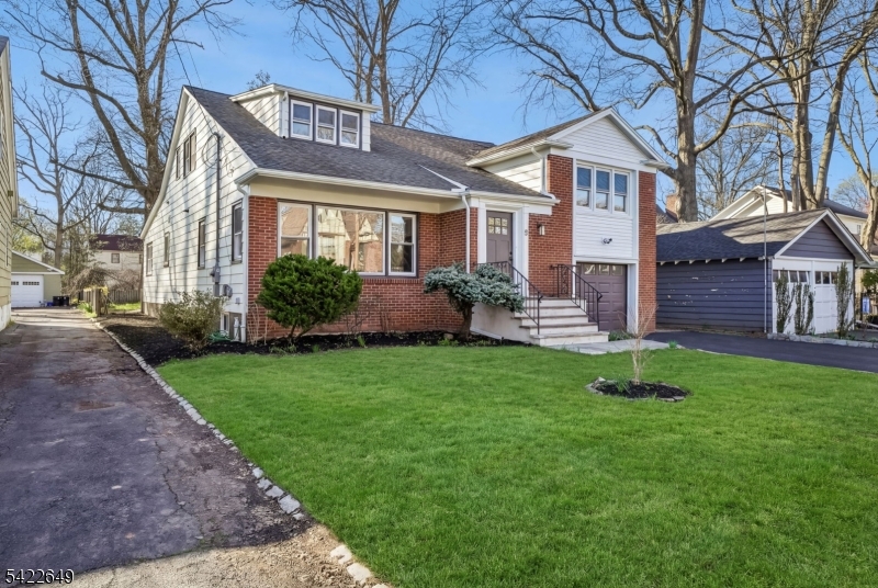 5 Essex Road Maplewood, NJ 07040 - Photo 3 of 39