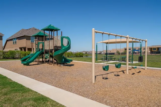 $307,642 | 410 Kendall Crest Drive, Alvin, TX 77511