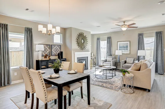 $307,642 | 410 Kendall Crest Drive, Alvin, TX 77511