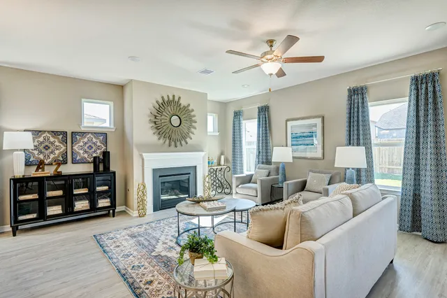 $307,642 | 410 Kendall Crest Drive, Alvin, TX 77511