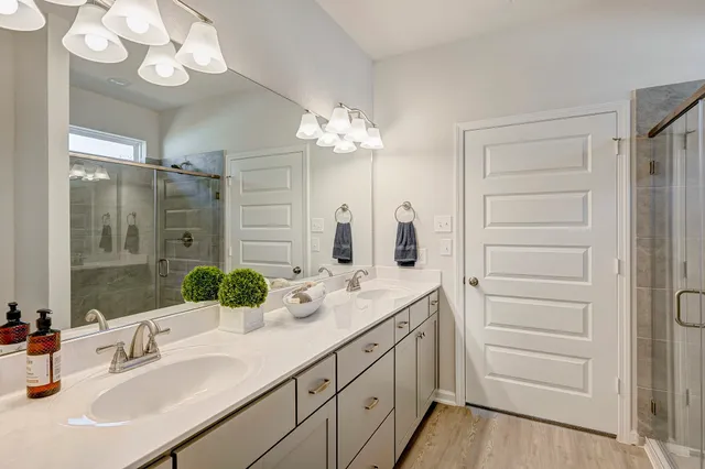 $307,642 | 410 Kendall Crest Drive, Alvin, TX 77511