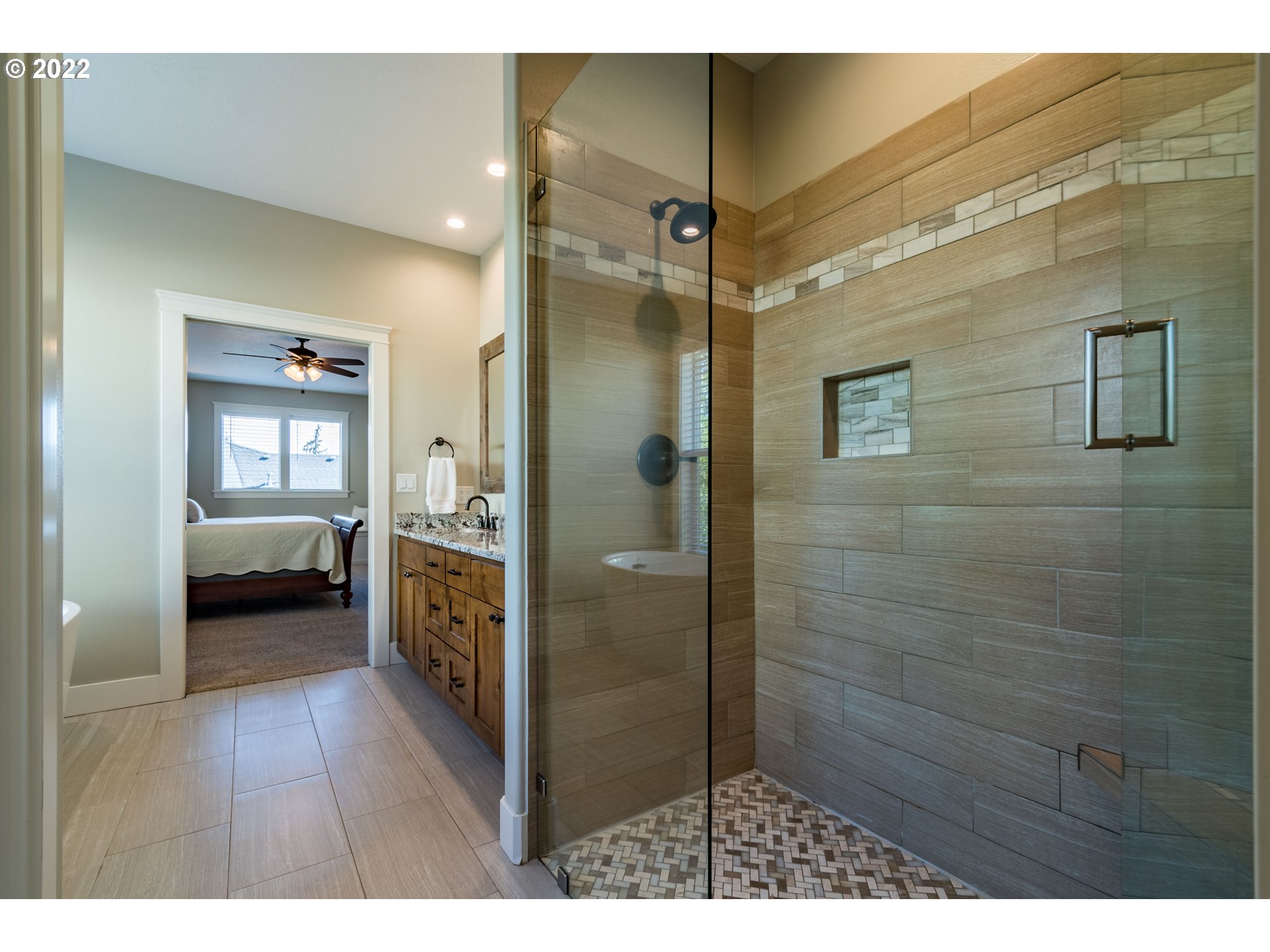 6074 Graystone Loop Springfield, OR 97478 - Photo 18 of 32 a en suite bathroom with a sink and a mirror