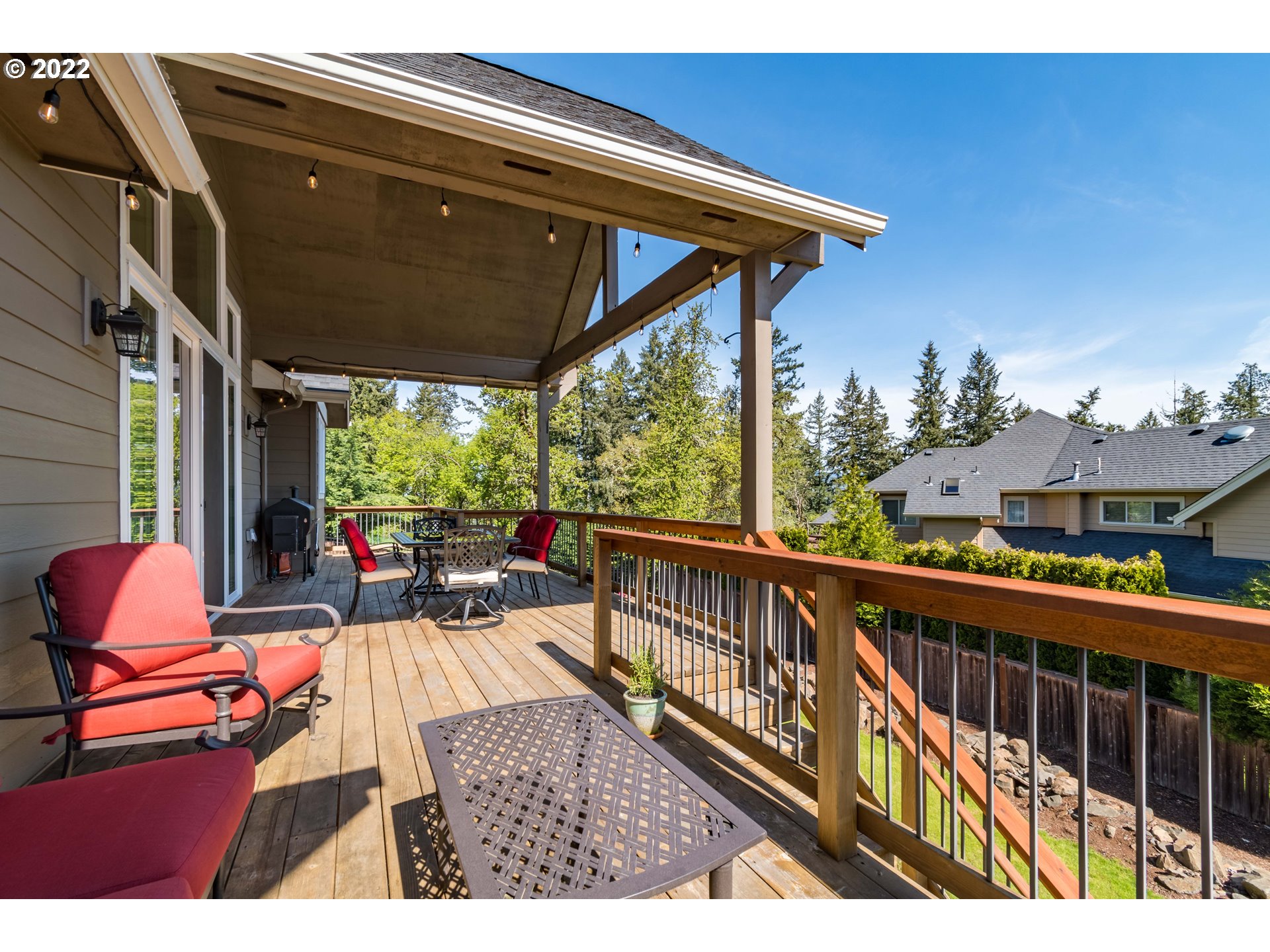 6074 Graystone Loop Springfield, OR 97478 - Photo 29 of 32 a view of a chairs and table in the balcony