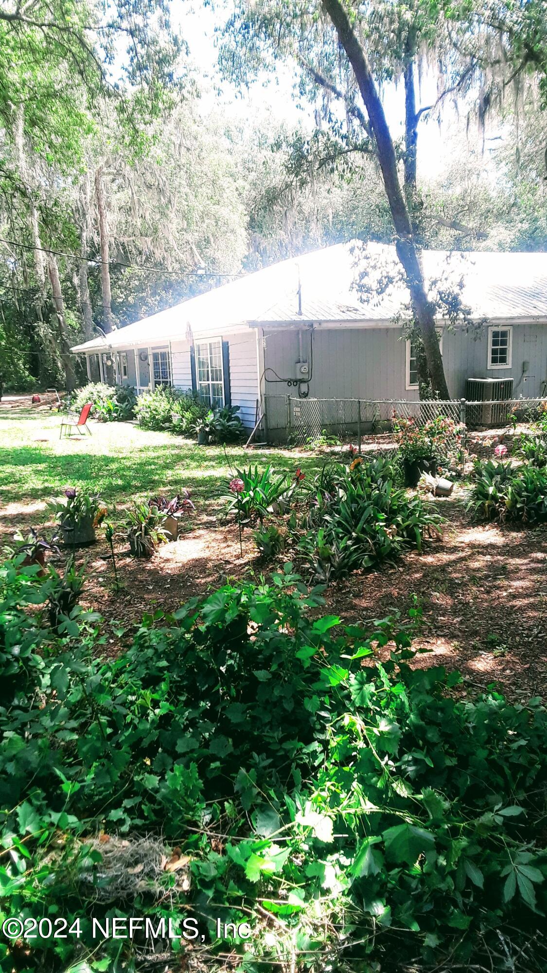 5377 Custer Street Keystone Heights, FL 32656 - Photo 5 of 9 a view of a house with a yard