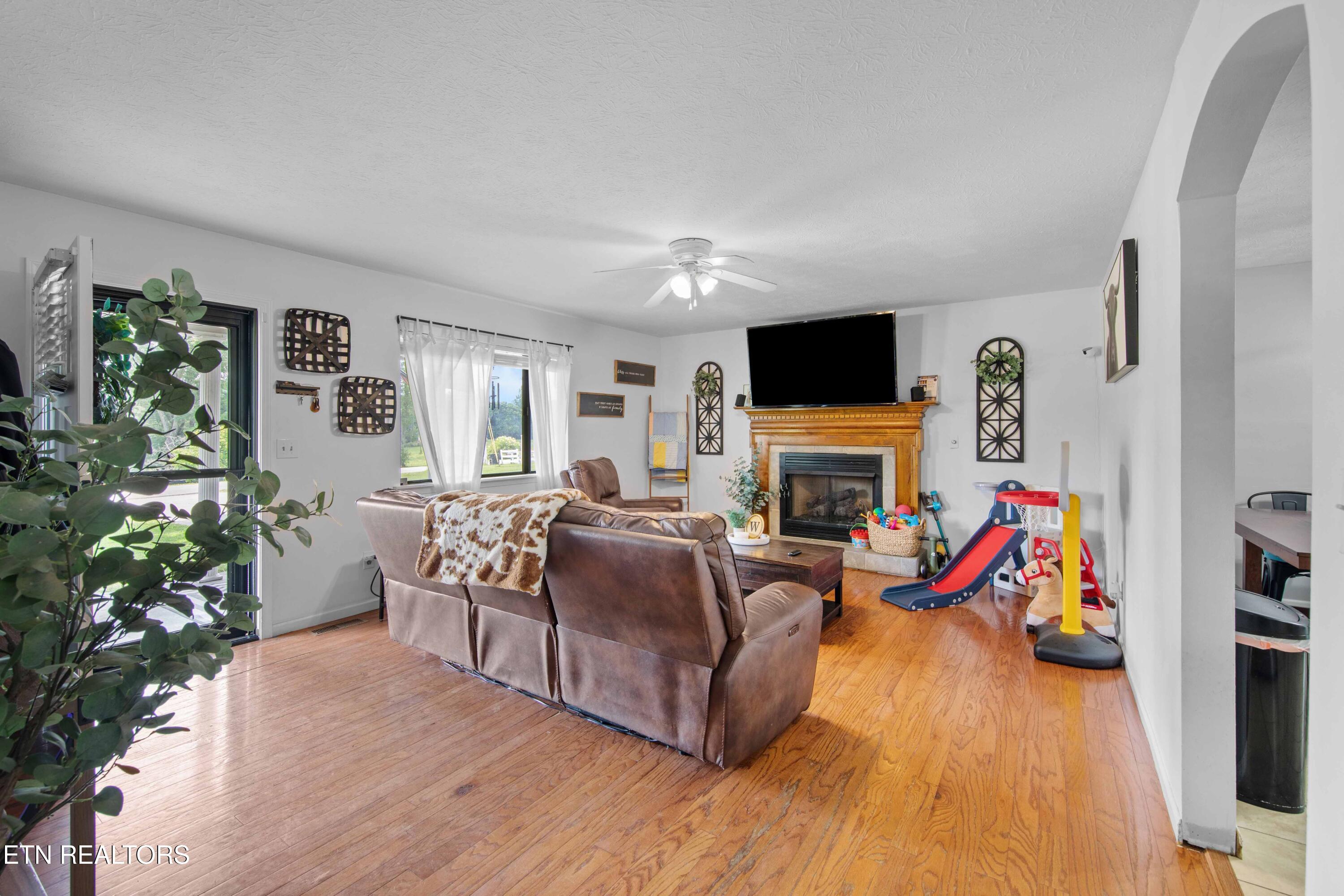 509 Camp Ridge Road La Follette, TN 37766 - Photo 3 of 37 030A3005