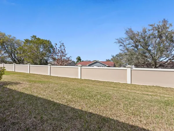 a picture of a black and white photo