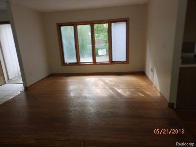 1780 Ridge Road White Lake, MI 48383 - Photo 4 of 14 DINING ROOM.JPG