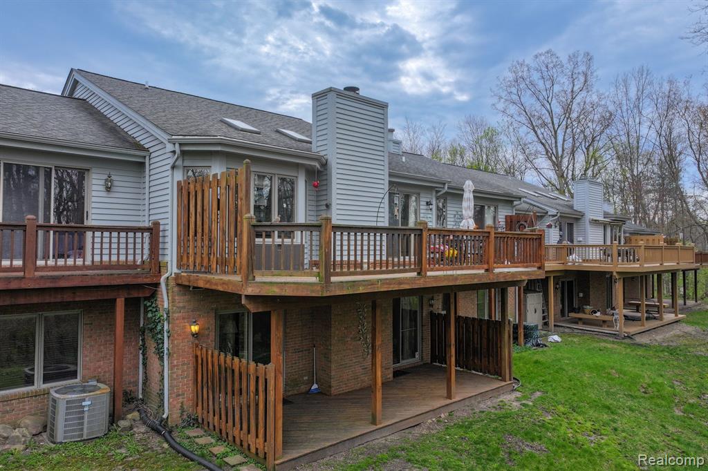 6717 Ridgeview Drive Clarkston, MI 48346 - Photo 16 of 46