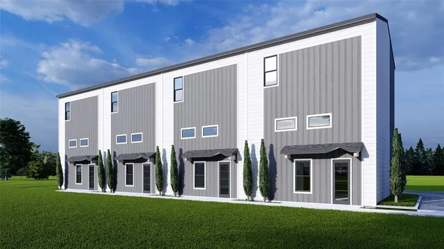 a view of a house with backyard and porch