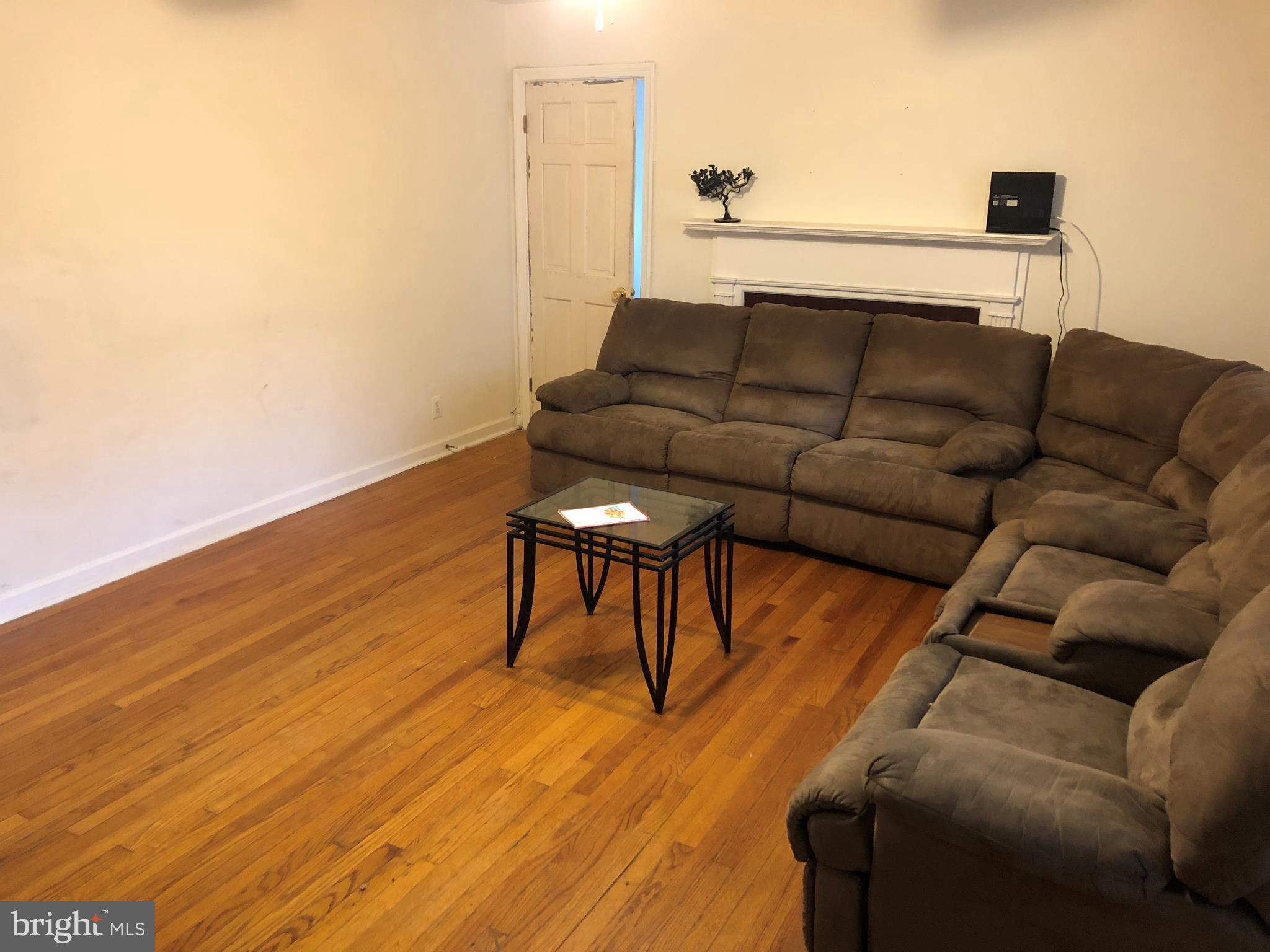 18504 Old Triangle Road Triangle, VA 22172 - Photo 5 of 14 Living Room