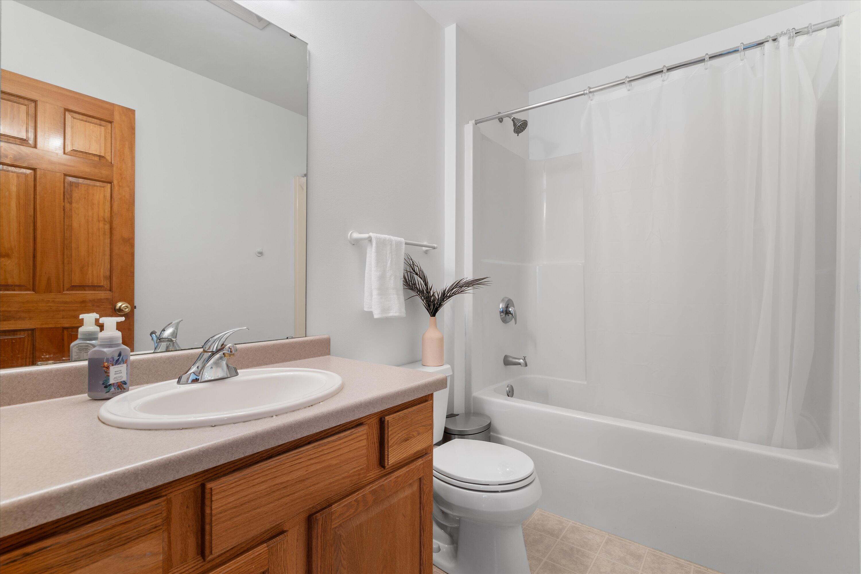 7720 Orchard Valley Road Farmington, WI 53090 - Photo 21 of 36 Upper Level 2nd Full Bath