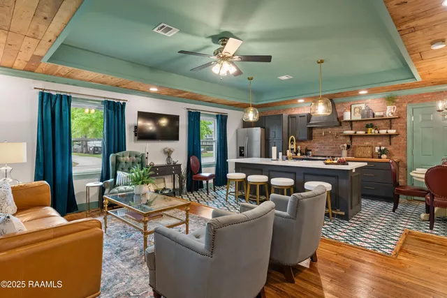 $839,500 | 103 South Southlawn Drive, Lafayette, LA 70503