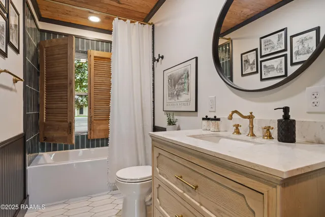 $839,500 | 103 South Southlawn Drive, Lafayette, LA 70503