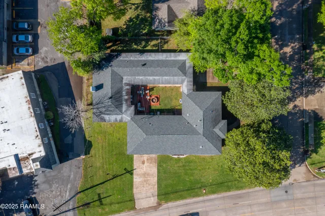 $839,500 | 103 South Southlawn Drive, Lafayette, LA 70503