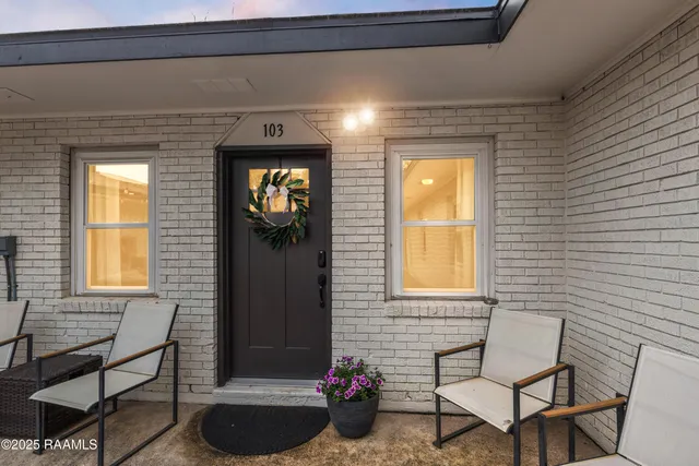 $839,500 | 103 South Southlawn Drive, Lafayette, LA 70503