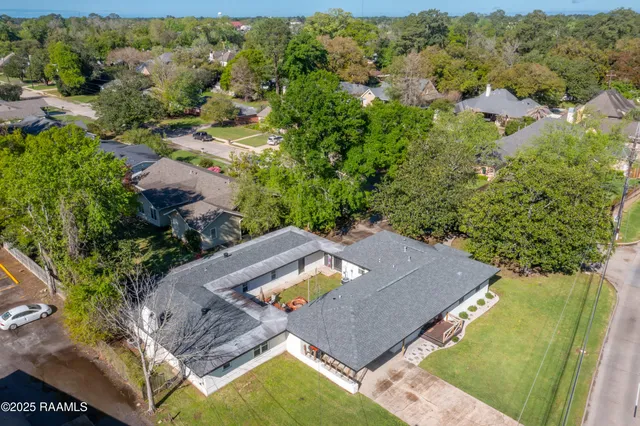 $839,500 | 103 South Southlawn Drive, Lafayette, LA 70503
