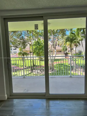 $1,850 | 6940 Miami Gardens Drive, Unit 1221, Hialeah, FL 33015
