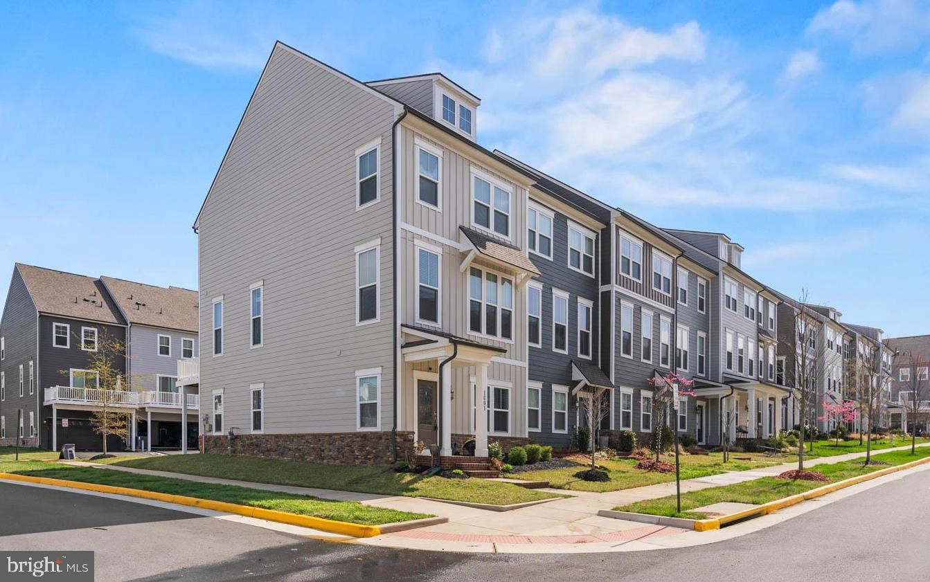 Welcome Home - end unit!