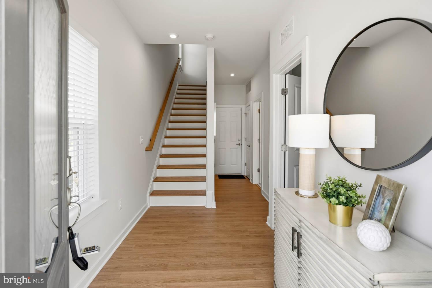 1601 Grove Chestnut Road Dumfries, VA 22026 - Photo 2 of 36 Entry foyer