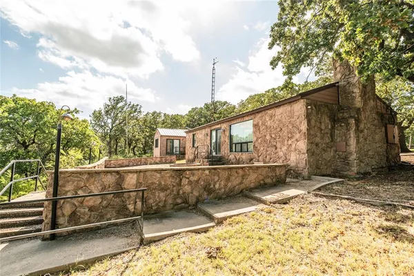 $950,000 | 722 Storey Road, Nocona, TX 76255