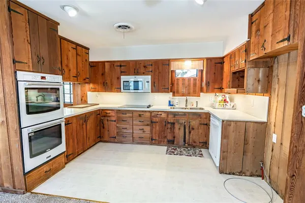 $950,000 | 722 Storey Road, Nocona, TX 76255