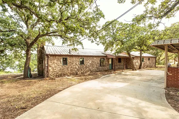$950,000 | 722 Storey Road, Nocona, TX 76255