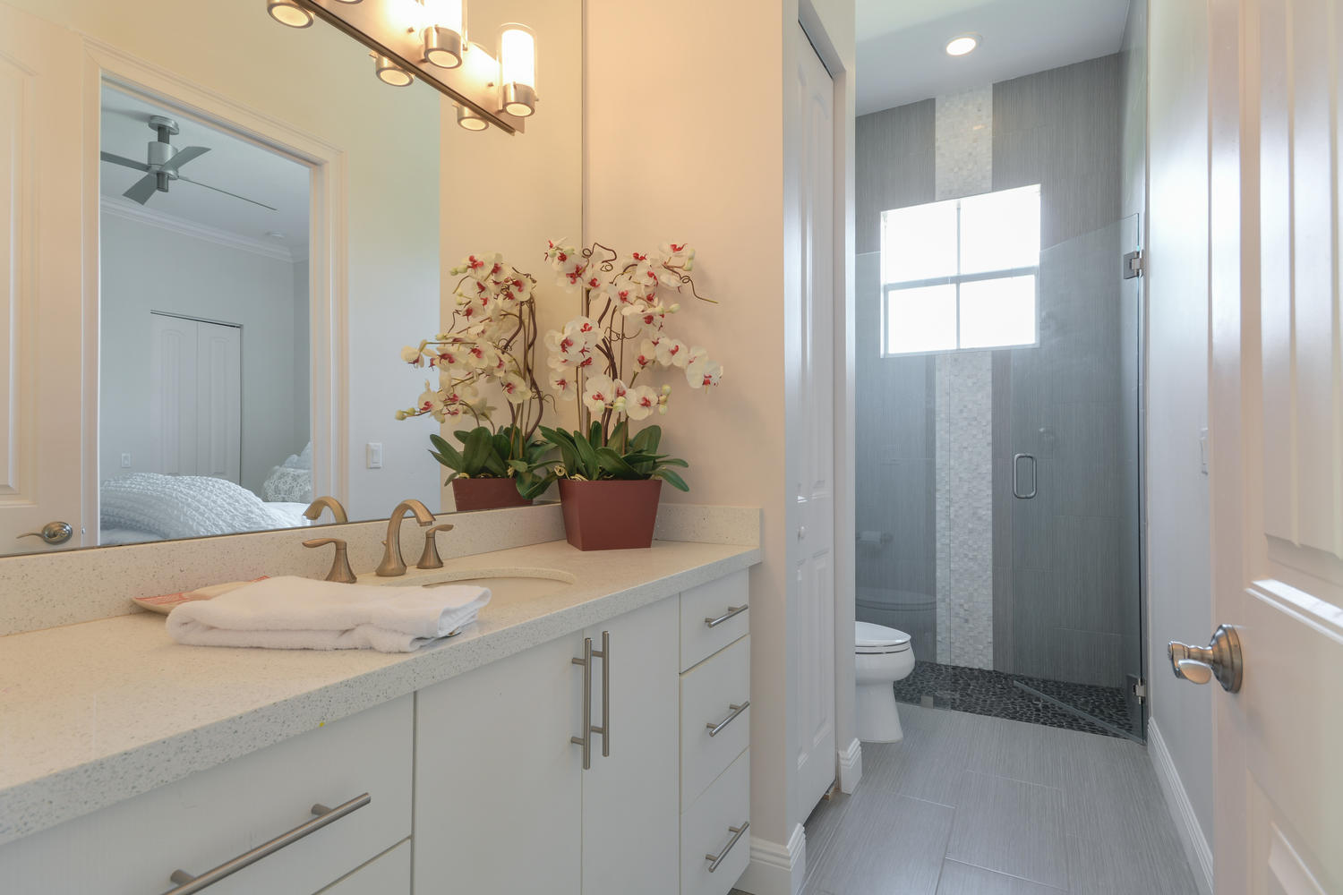325 Northeast 6th Street Boca Raton, FL 33432 - Photo 15 of 29 Jack and Jill bath