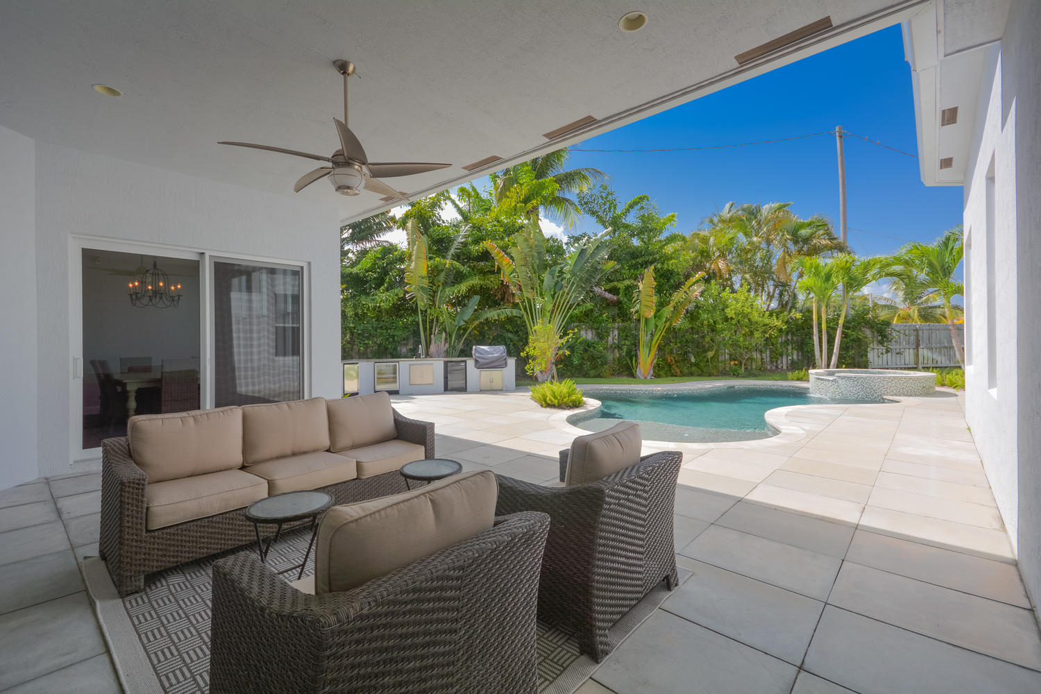 325 Northeast 6th Street Boca Raton, FL 33432 - Photo 21 of 29 Covered loggia