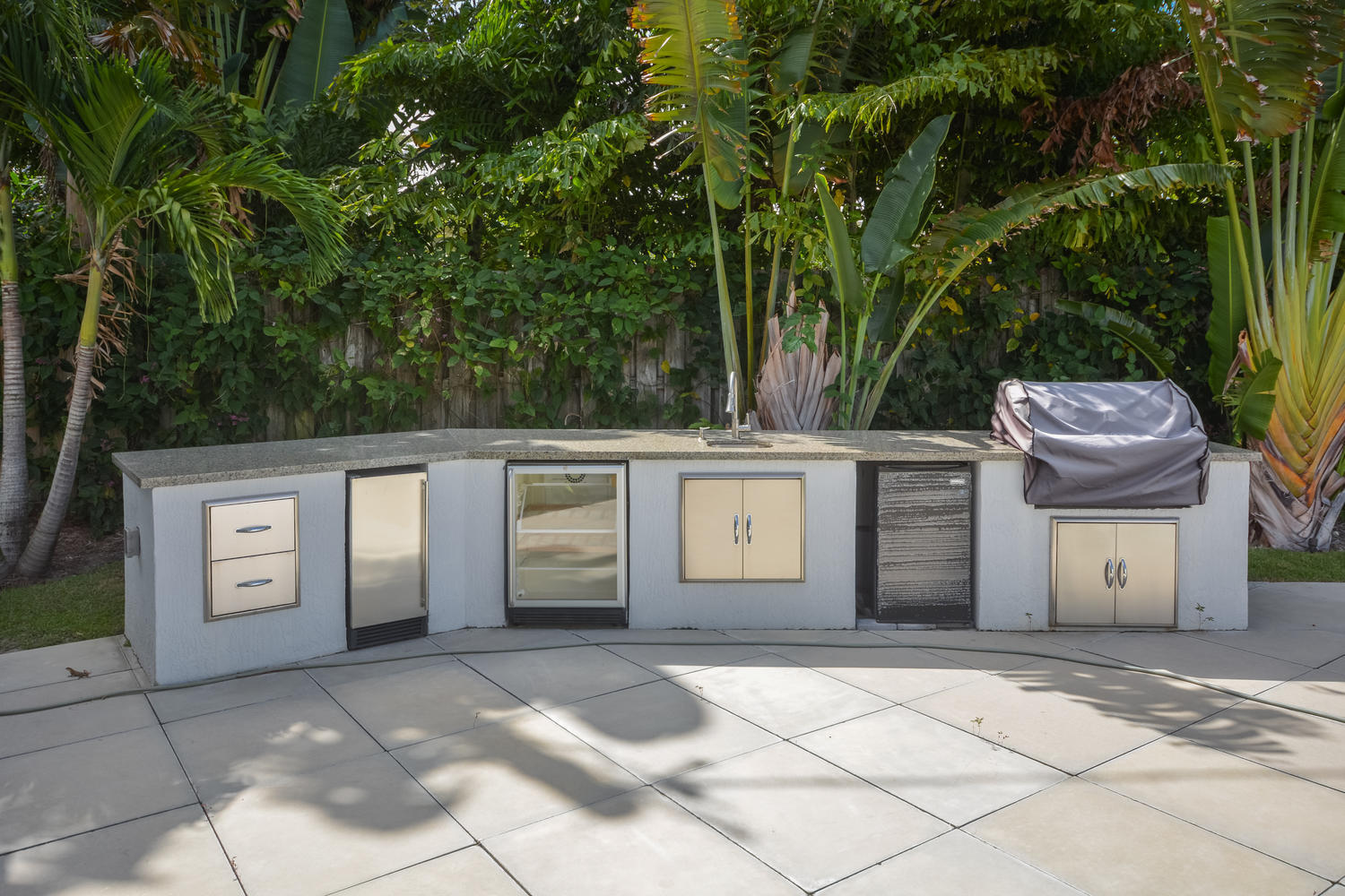 325 Northeast 6th Street Boca Raton, FL 33432 - Photo 23 of 29 Fully equipped outdoor kitchen