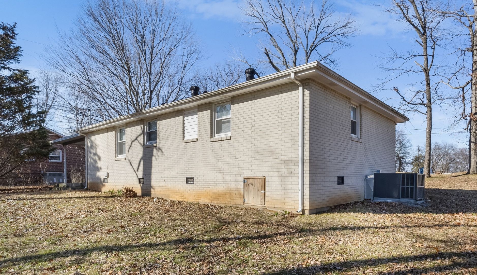 118 Union Hall Road Clarksville, TN 37040 - Photo 21 of 26 a view of a house with a yard