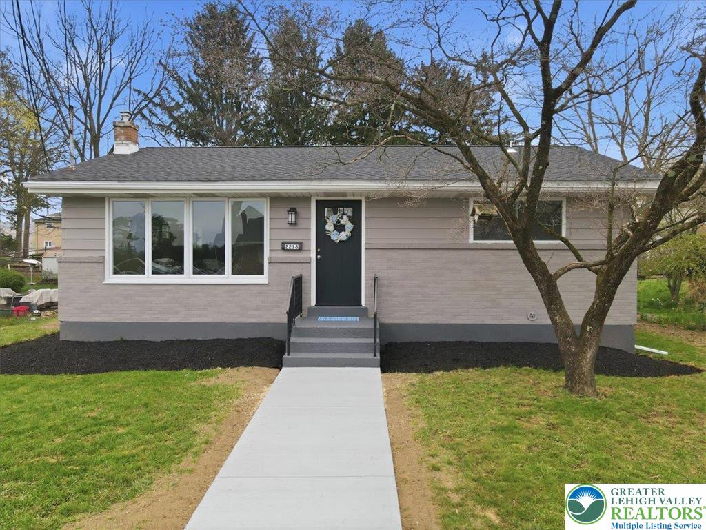 2218 2nd Street Wilson, PA 18042 - Photo 3 of 37