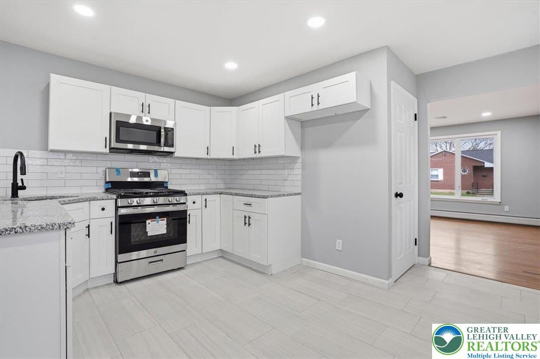 2218 2nd Street Wilson, PA 18042 - Photo 8 of 37