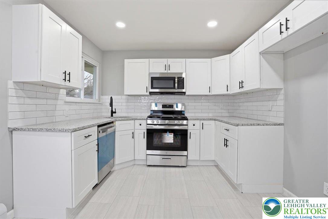 2218 2nd Street Wilson, PA 18042 - Photo 10 of 37