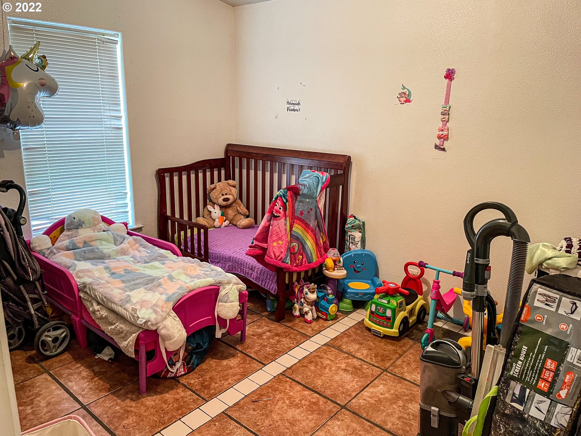 223 Neet Lane Riddle, OR 97469 - Photo 28 of 32 a bedroom with furniture and a potted plant
