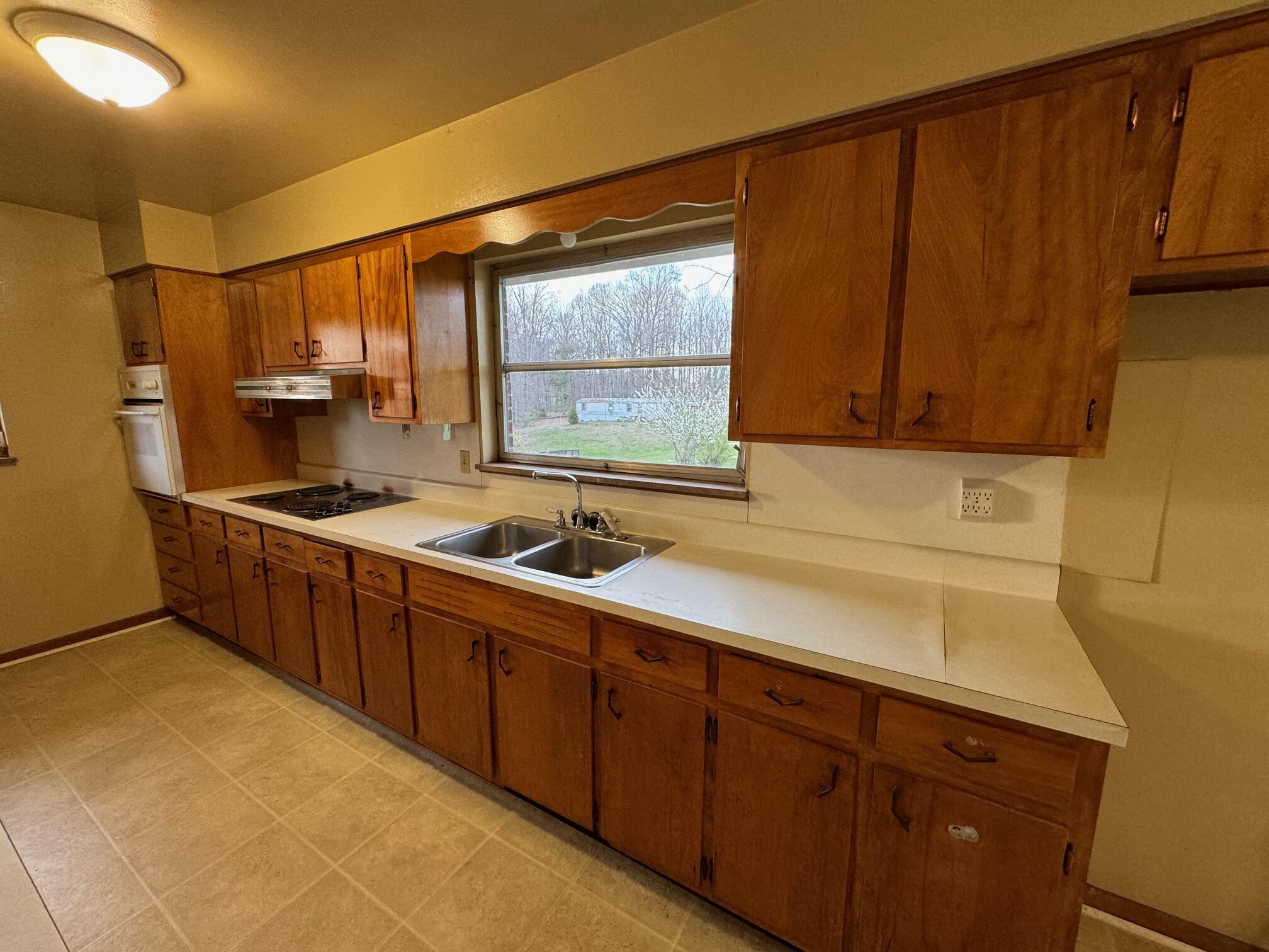 188 Black Diamond Road Corbin, KY 40701 - Photo 3 of 17 IMG_3441
