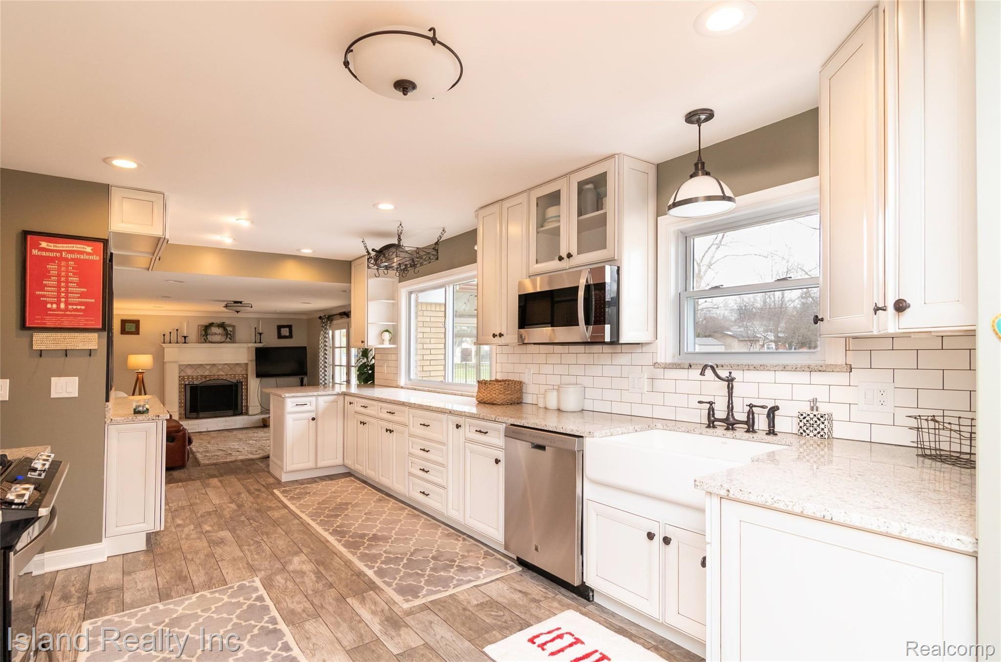8282 Hampton Road Grosse Ile, MI 48138 - Photo 9 of 40 DSC_2777-HDR-Edit.jpg