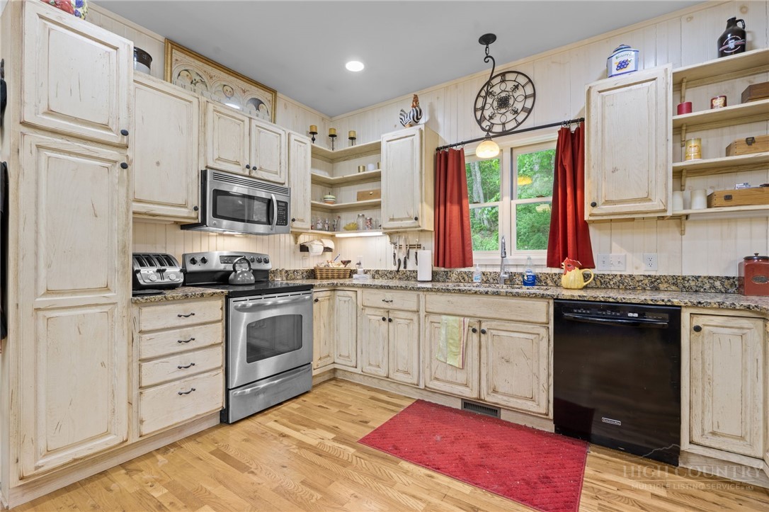 405 Snowridge Road Banner Elk, NC 28604 - Photo 11 of 50