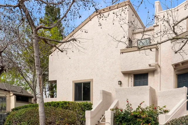 $825,000 | 8448 Via Sonoma, Unit 100, La Jolla, CA 92037