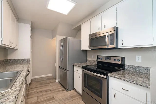 $825,000 | 8448 Via Sonoma, Unit 100, La Jolla, CA 92037