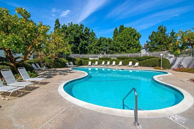 $825,000 | 8448 Via Sonoma, Unit 100, La Jolla, CA 92037