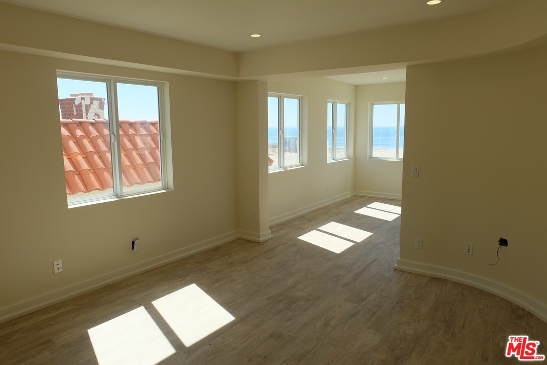 2 Catamaran Street, Unit 2 Marina del Rey, CA 90292 - Photo 12 of 17 a view of an empty room and window