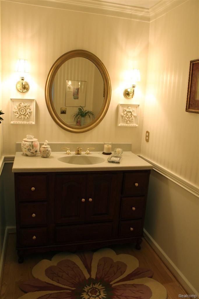1886 Chelsea Court Rochester, MI 48306 - Photo 18 of 25 Powder Room