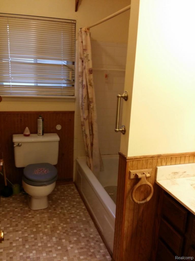 5109 Frazho Road Warren, MI 48091 - Photo 15 of 21 20150429_172442.jpg