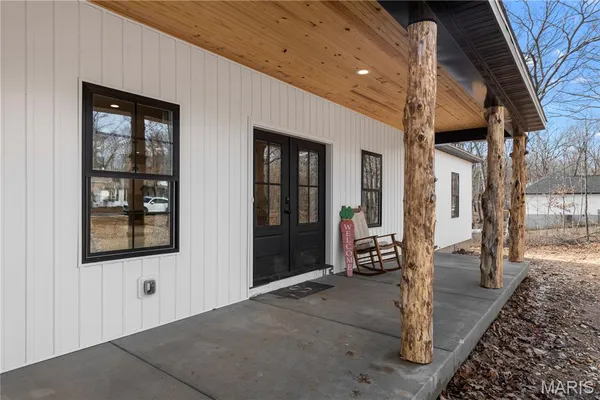 $389,000 | 140 Turkey Creek Crossing Drive, Hawk Point, MO 63349