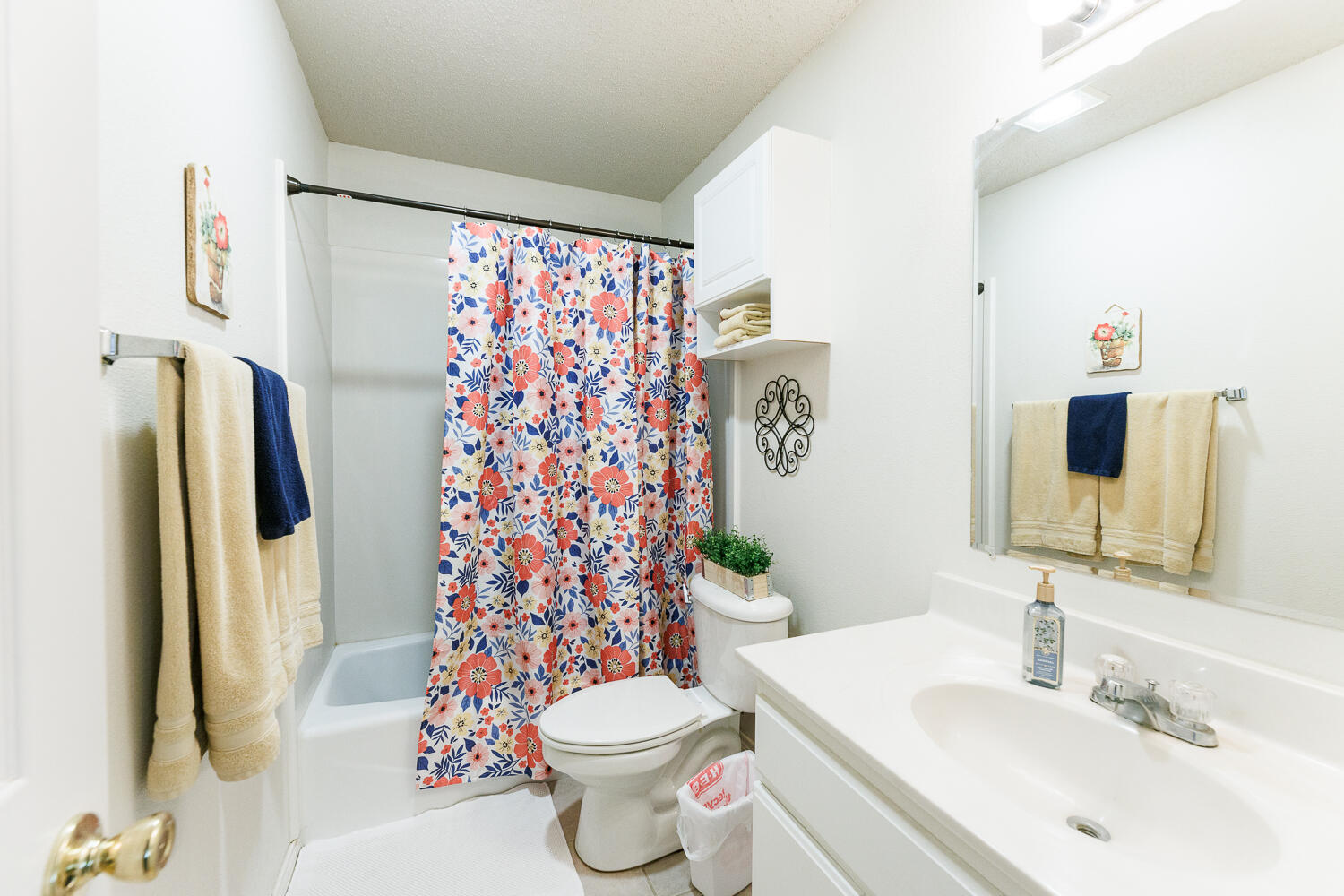 3419 97th Street Lubbock, TX 79423 - Photo 24 of 27 Second Bathroom