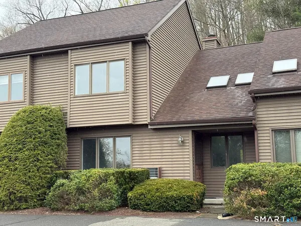 $349,500 | 19 Twin Oaks, Unit 19, New Milford, CT 06776