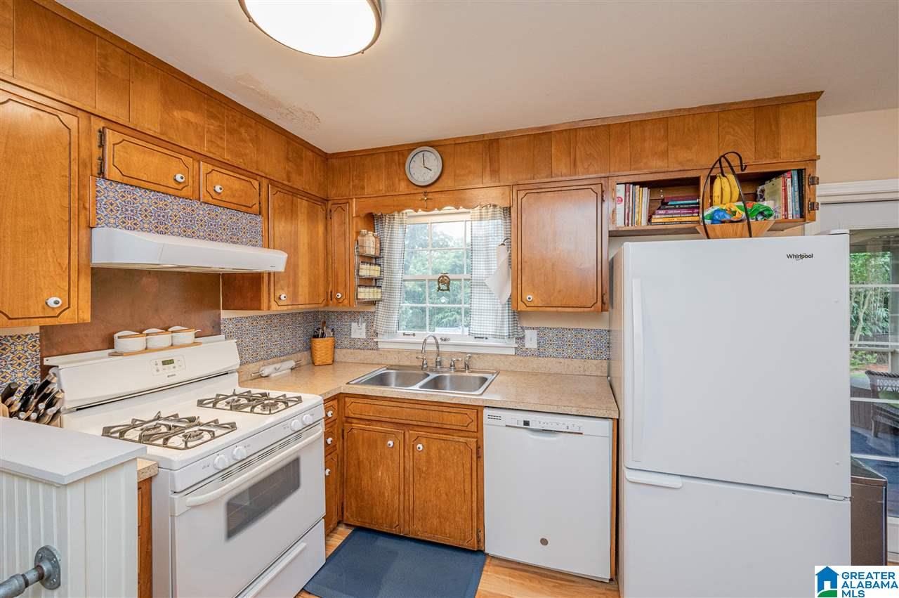 1136 Hardwick Lane Birmingham, AL 35209 - Photo 6 of 36