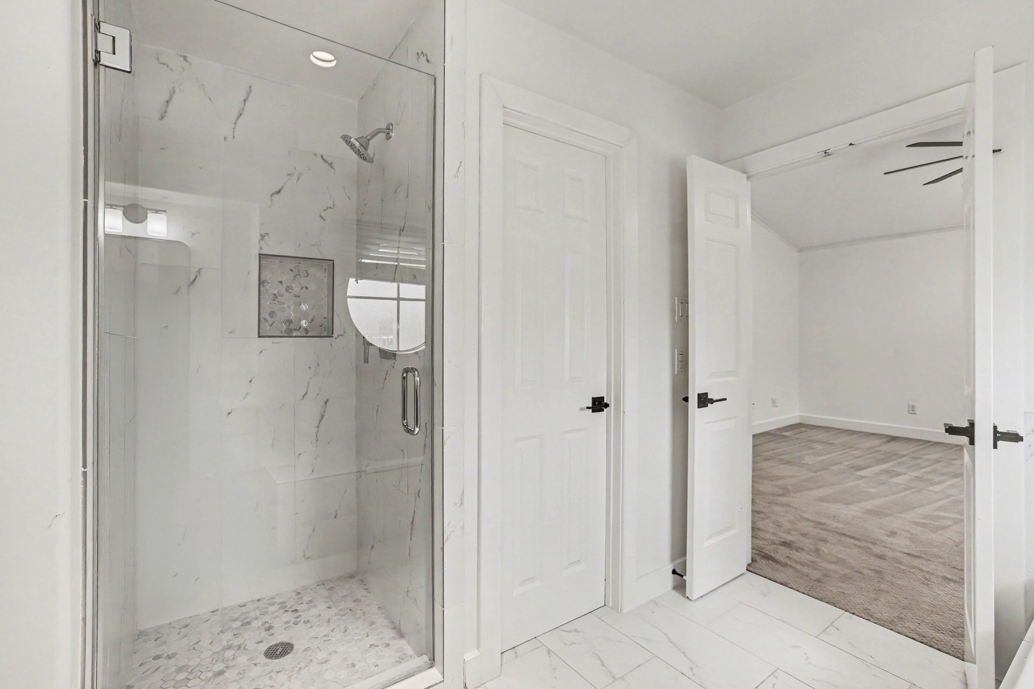 1470 Springrock Lane, Unit 6 Houston, TX 77055 - Photo 18 of 31 Walk-in shower with built-in storage for toiletries.